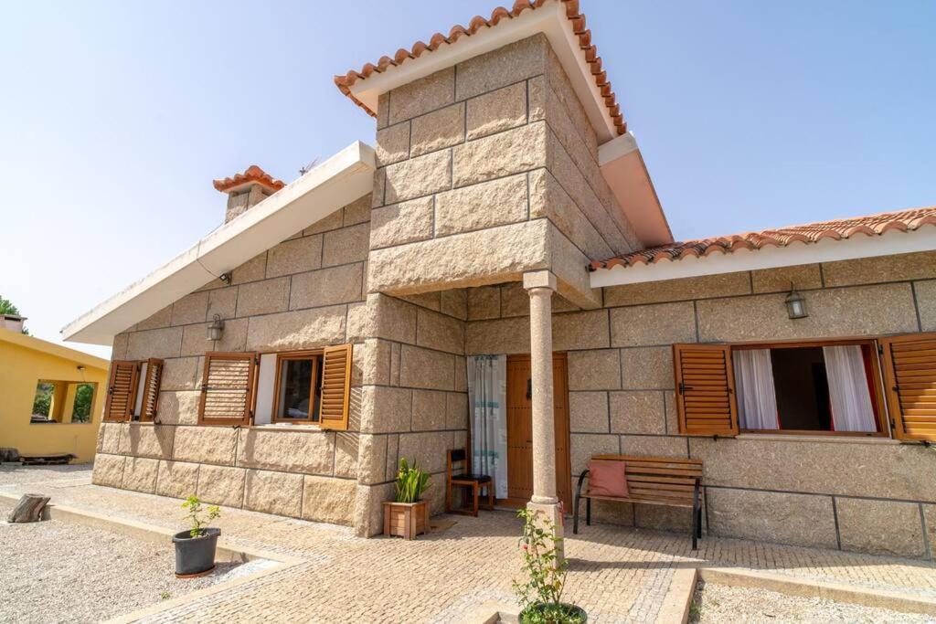 Relajante villa con vistas, piscina y parking
