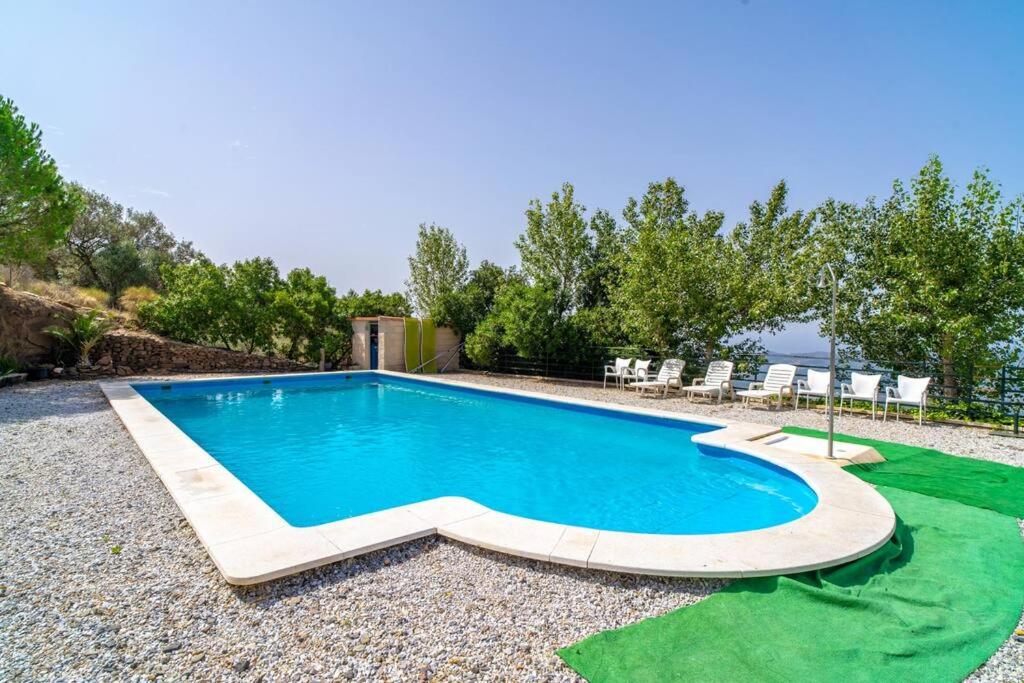 Relajante villa con vistas, piscina y parking