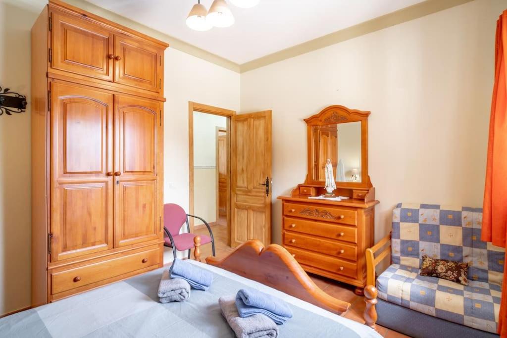 Relajante villa con vistas, piscina y parking