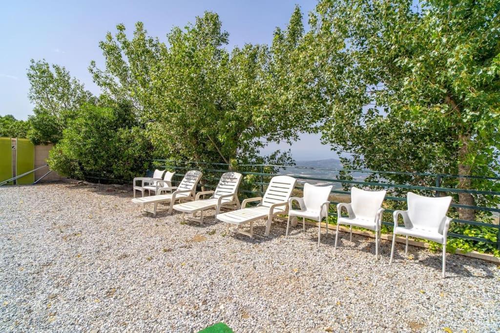 Relajante villa con vistas, piscina y parking