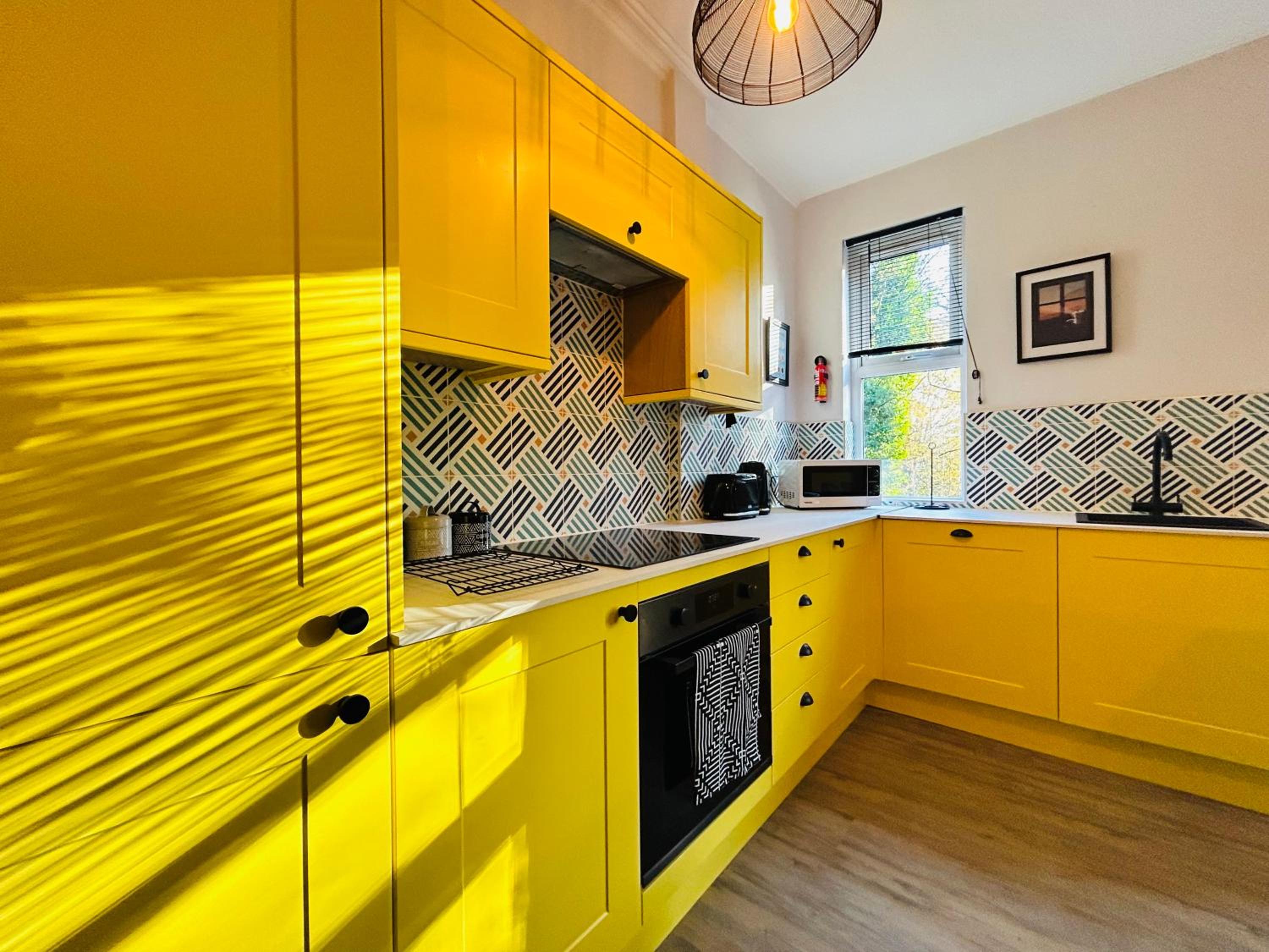Park Mount Residences - Luxury 3 Bedroom Flat In Leeds With Free Parking view 3