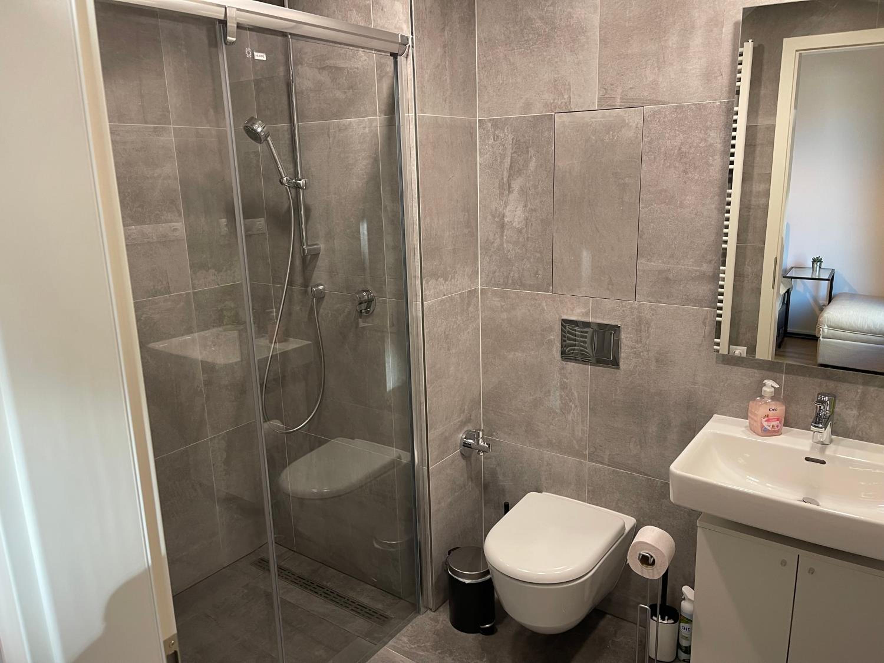 Apartment 4 Room, 2 Bath, Parking