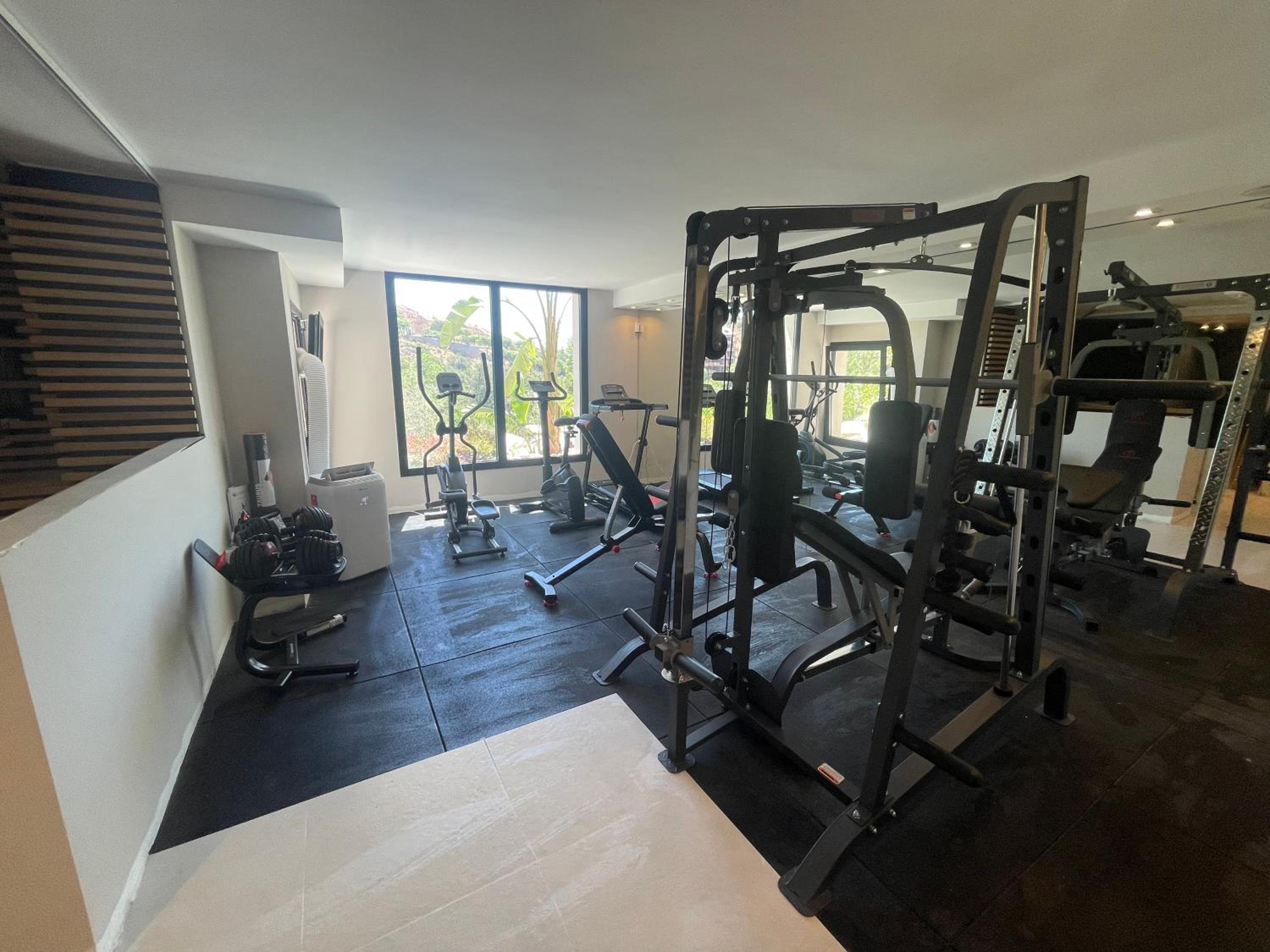 ULTIMATE LUXURY DREAM VILLA with 7 BEDROOMS, GYM, SPA and INFINITY POOL view 4