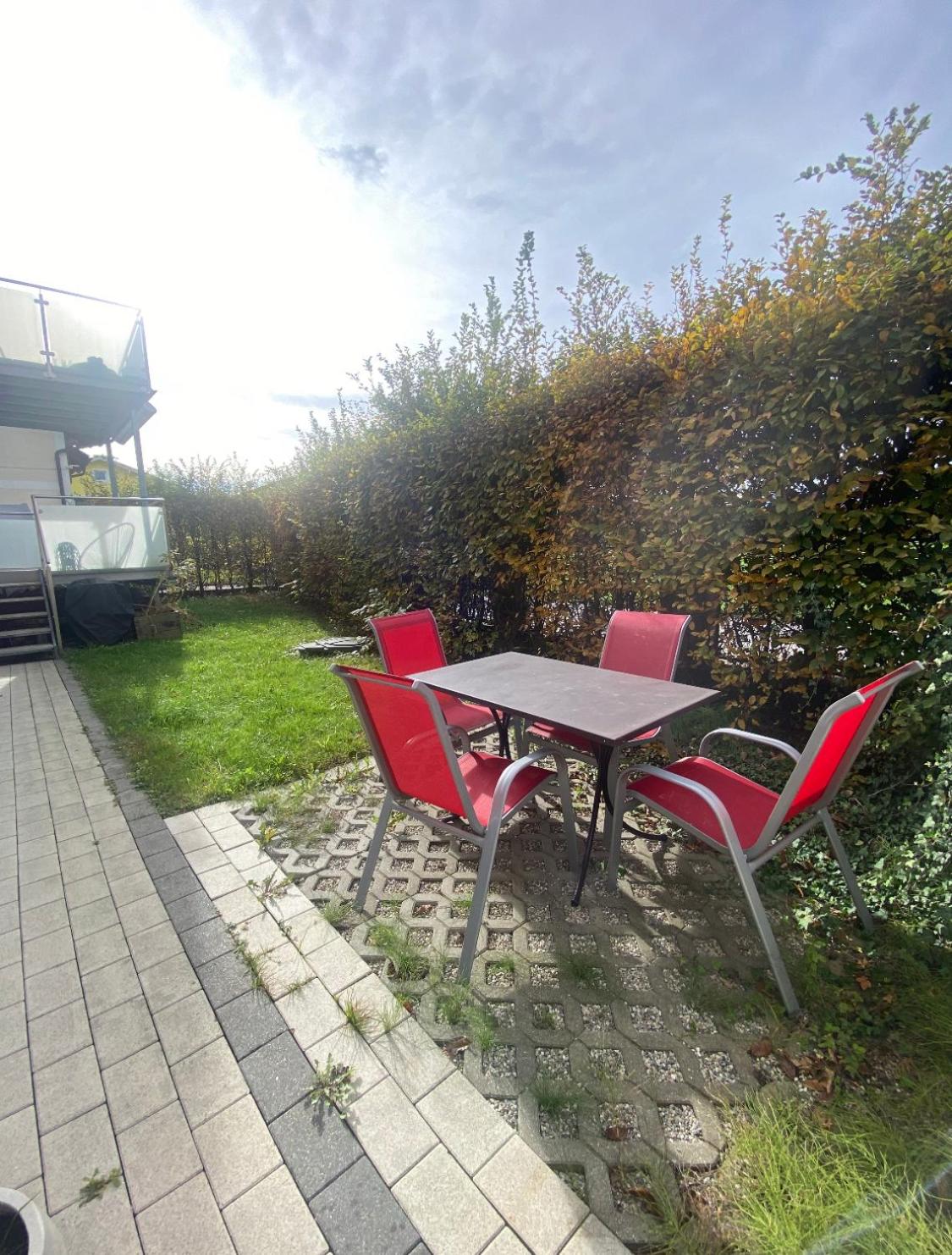Wohnung im Grünen am Stadtrand, 50 m2, eigener Garten mit Terrasse, eigener Eingang, kostenloses Parken