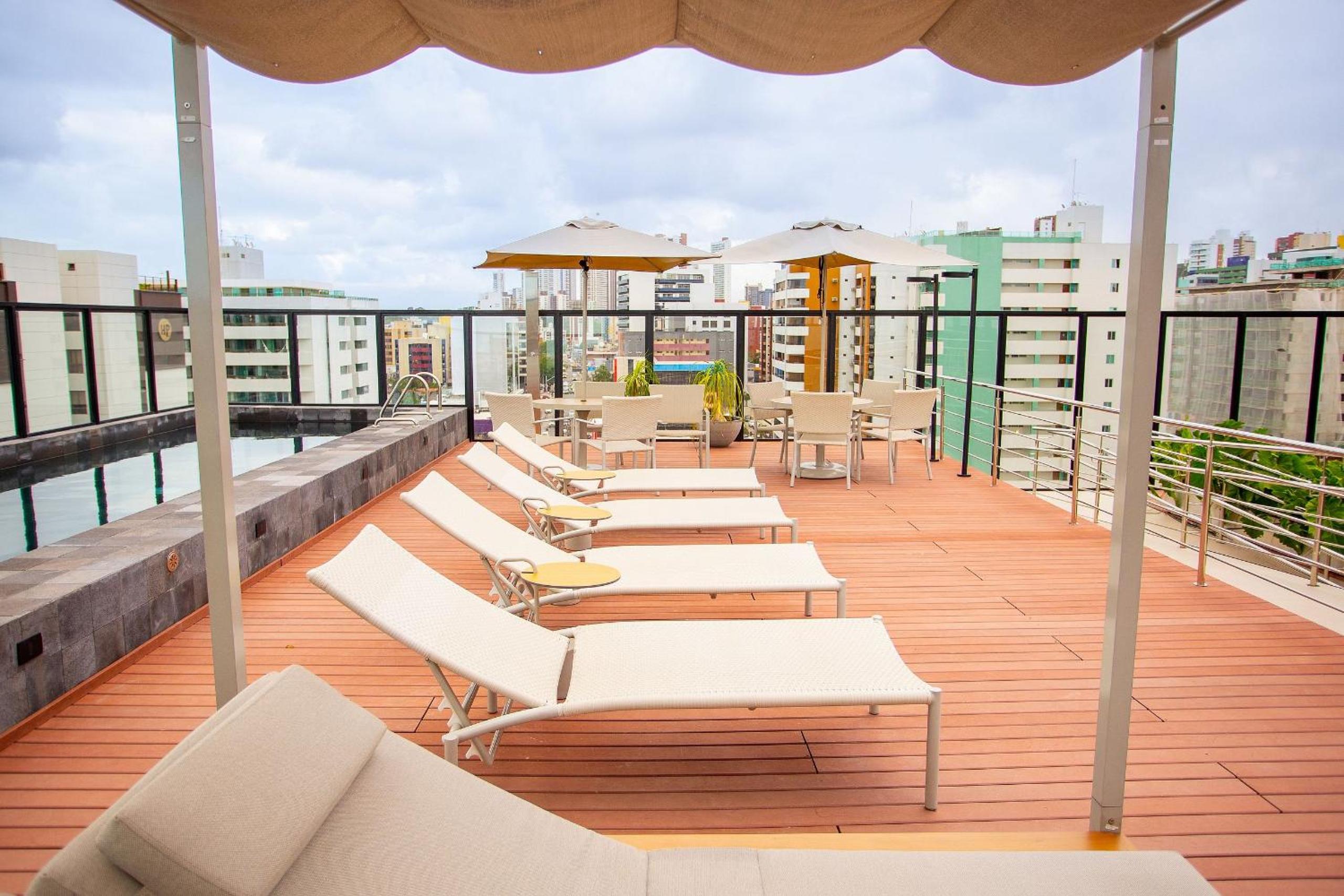 Urban #305 - Comfort in Tambaú by Carpediem