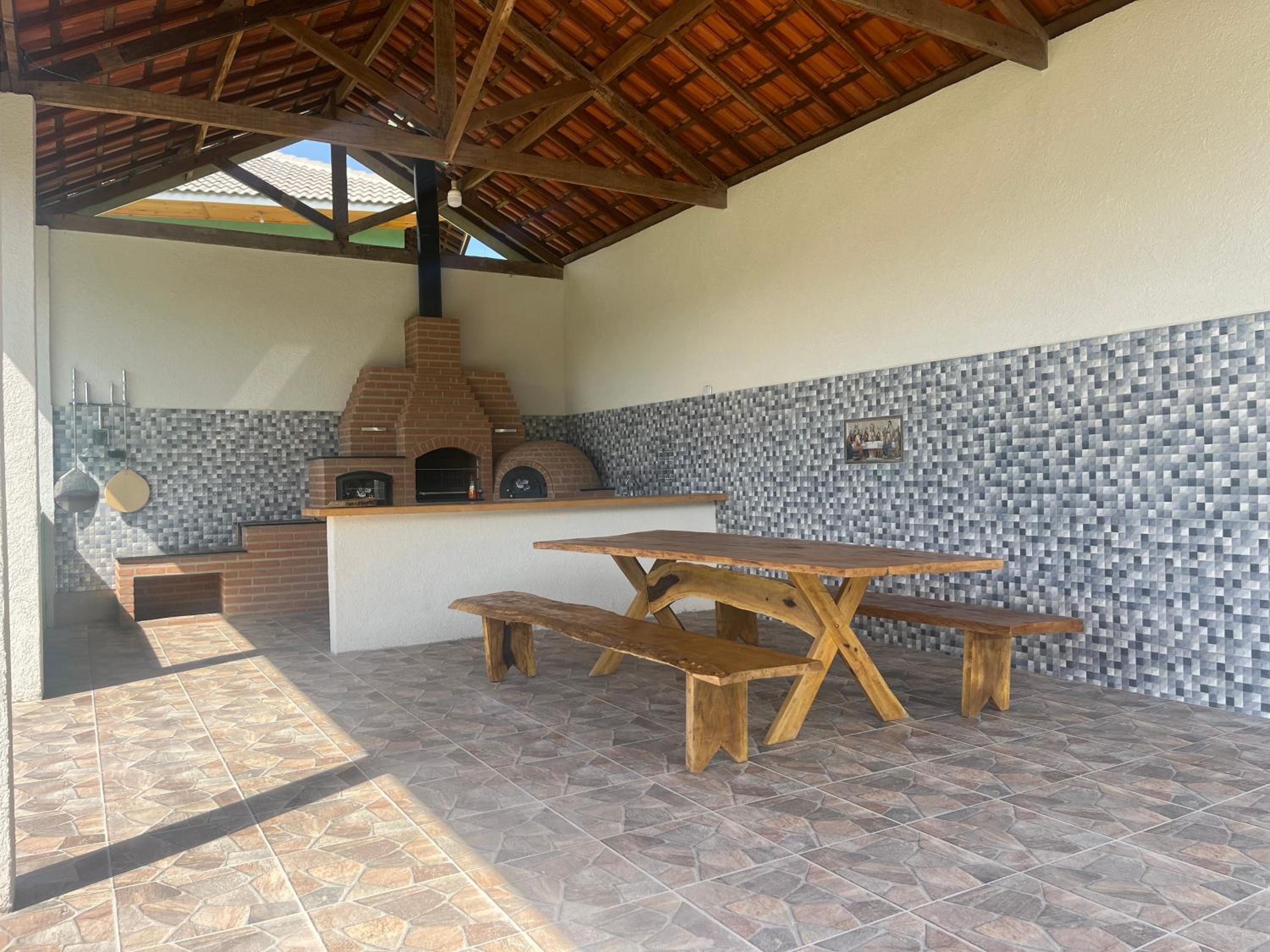 Casa ampla com vista, fogo de chão, área gourmet - 16 min do Capivari
