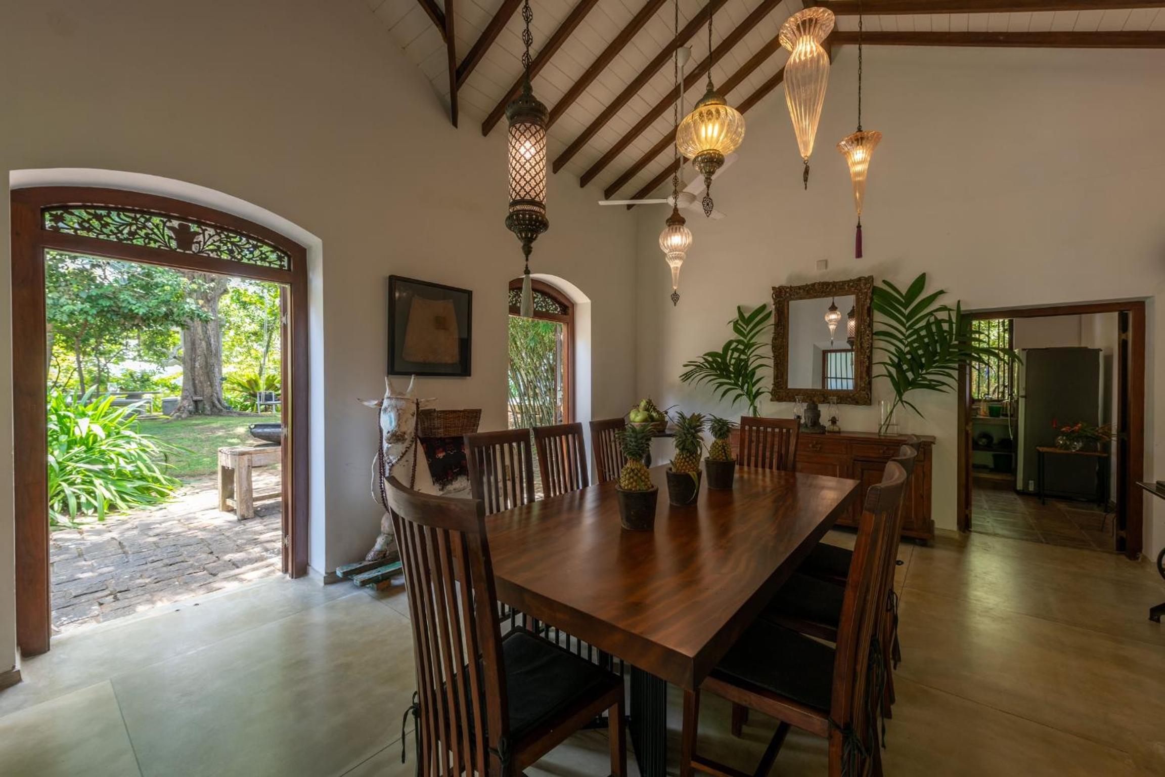 MO River House Luxury Villa