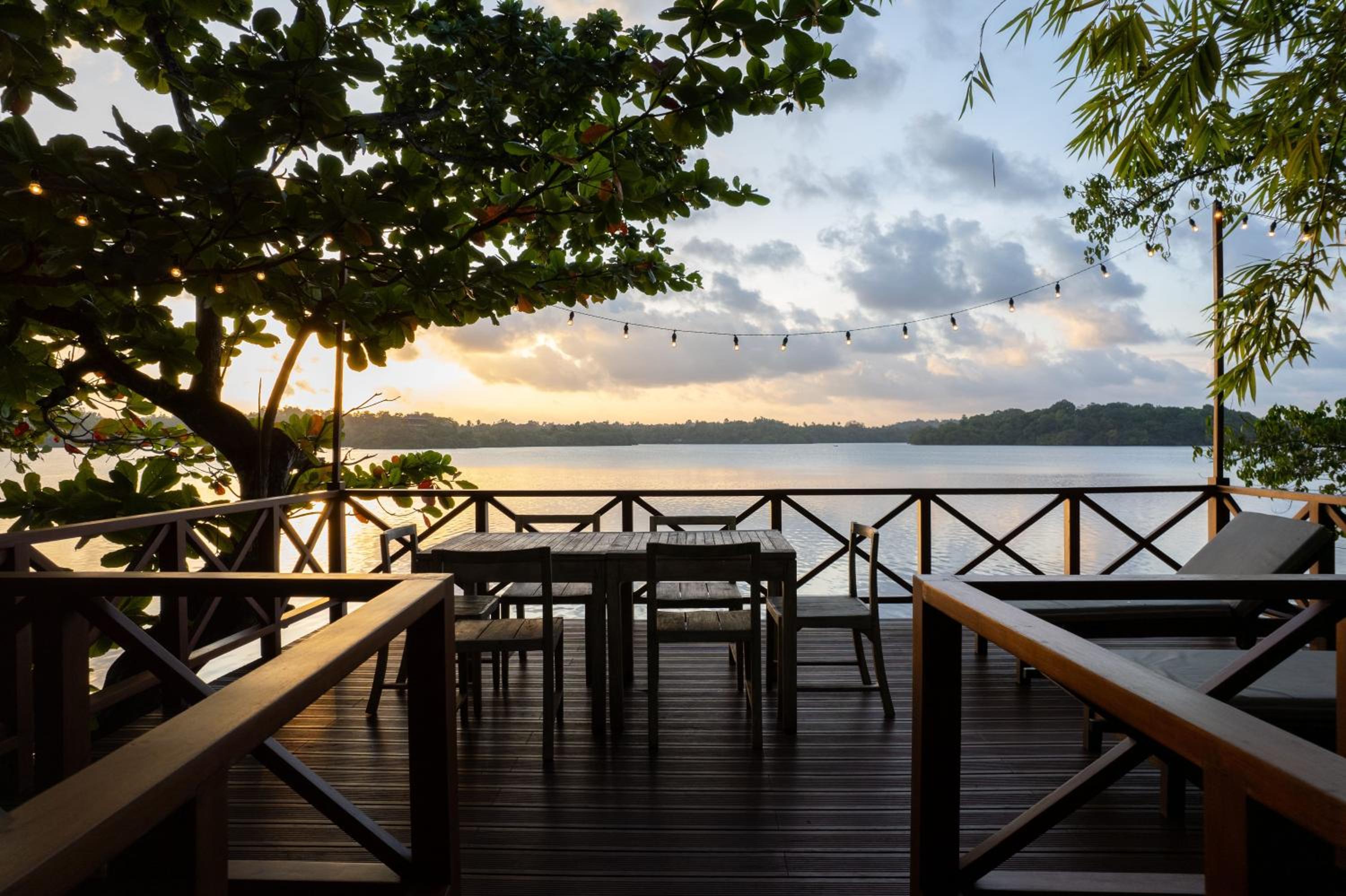 MO River House Luxury Villa
