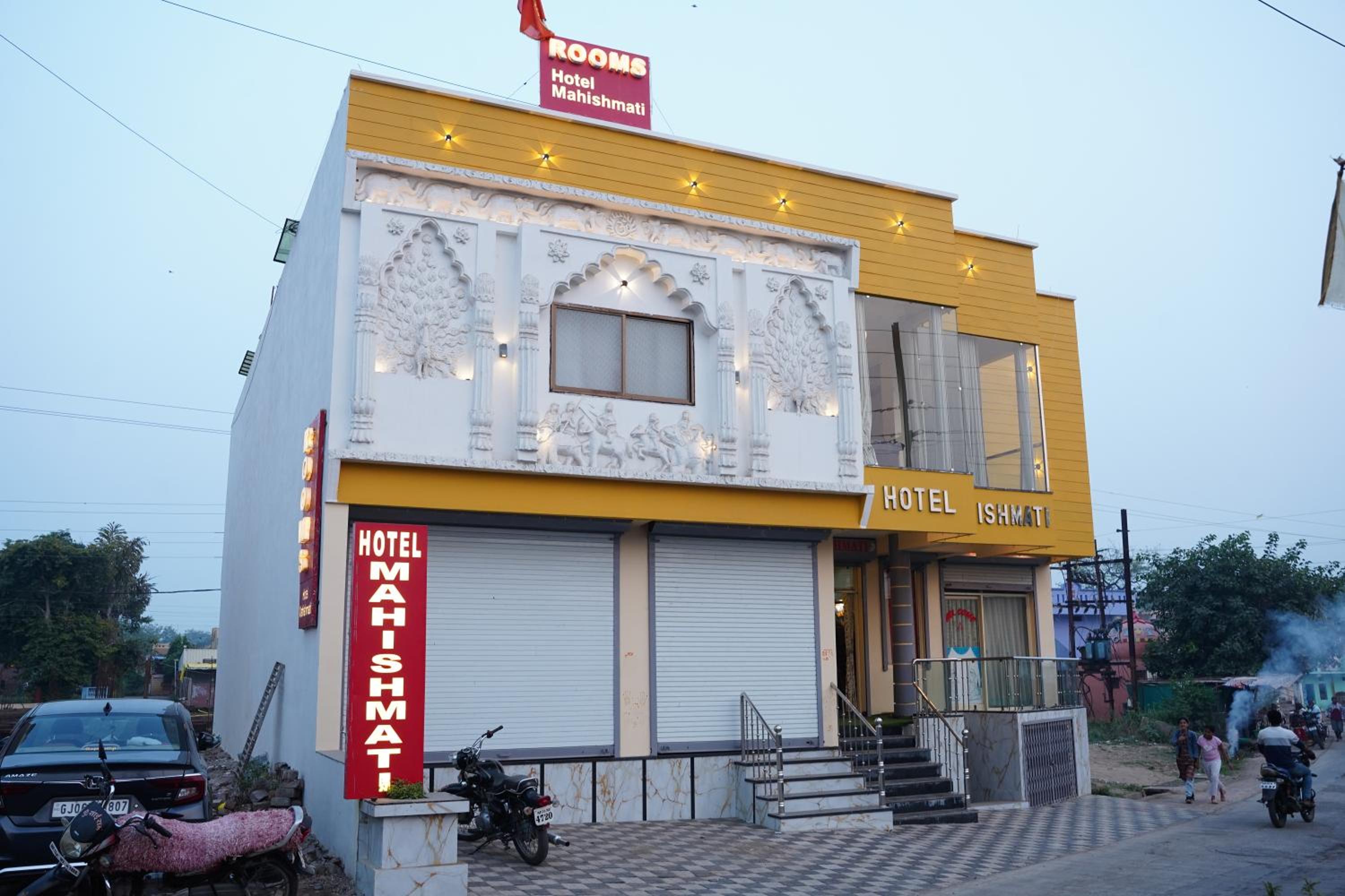 Hotel Mahishmati Palace view 2