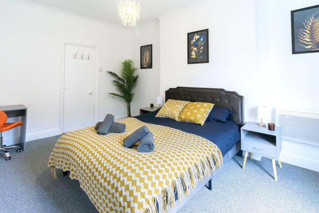 Open Mind Property - Spacious 2 Bedroom Flat view 3