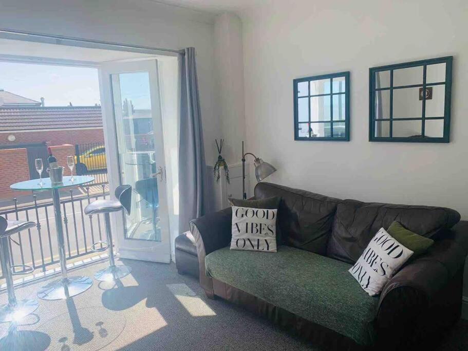 Sea view Apartment Sandy Toes and Salty Kisses Sleeps upto 4 view 5