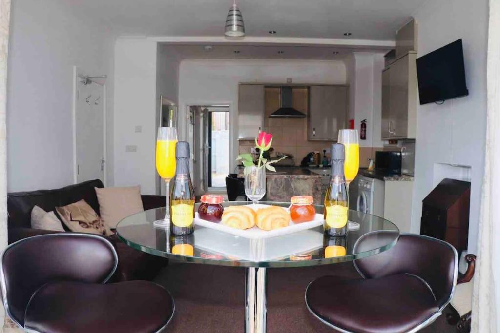 Sea view Apartment Sandy Toes and Salty Kisses Sleeps upto 4 view 3