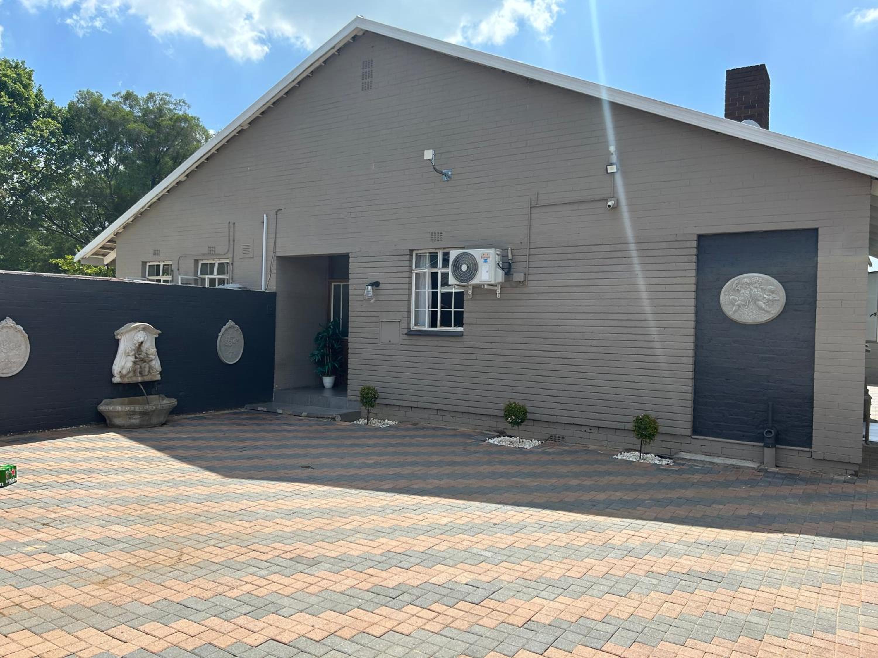 Monica's Premium Guesthouse