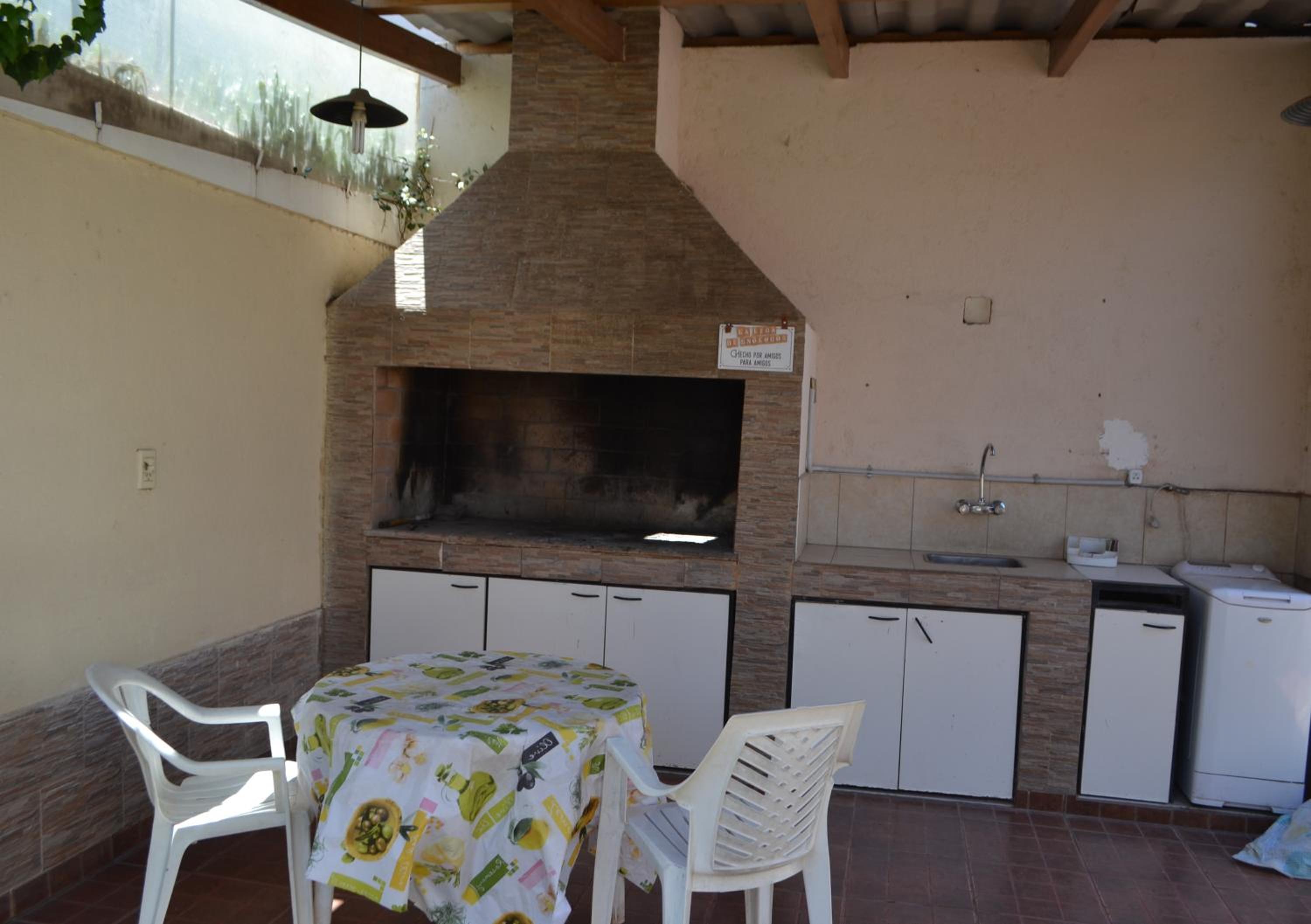 CASA AMPLIA CON COCHERA INCLUIDA CON CAPACIDAD HASTA 7 pasajeros
