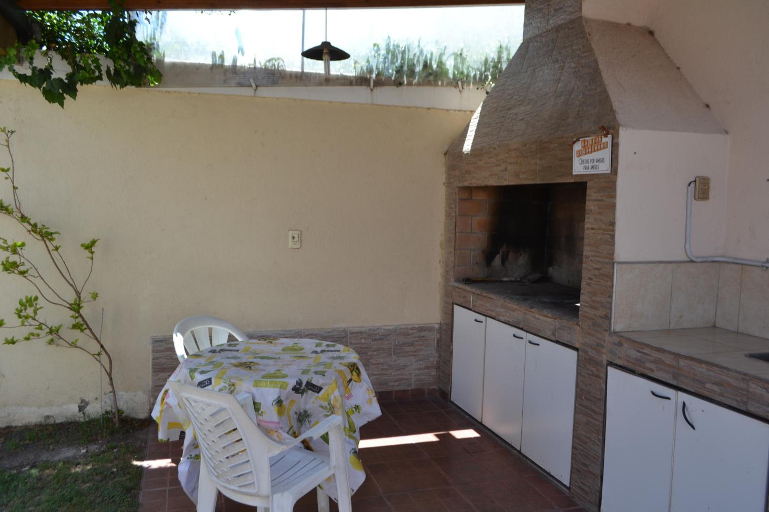 CASA AMPLIA CON COCHERA INCLUIDA CON CAPACIDAD HASTA 7 pasajeros