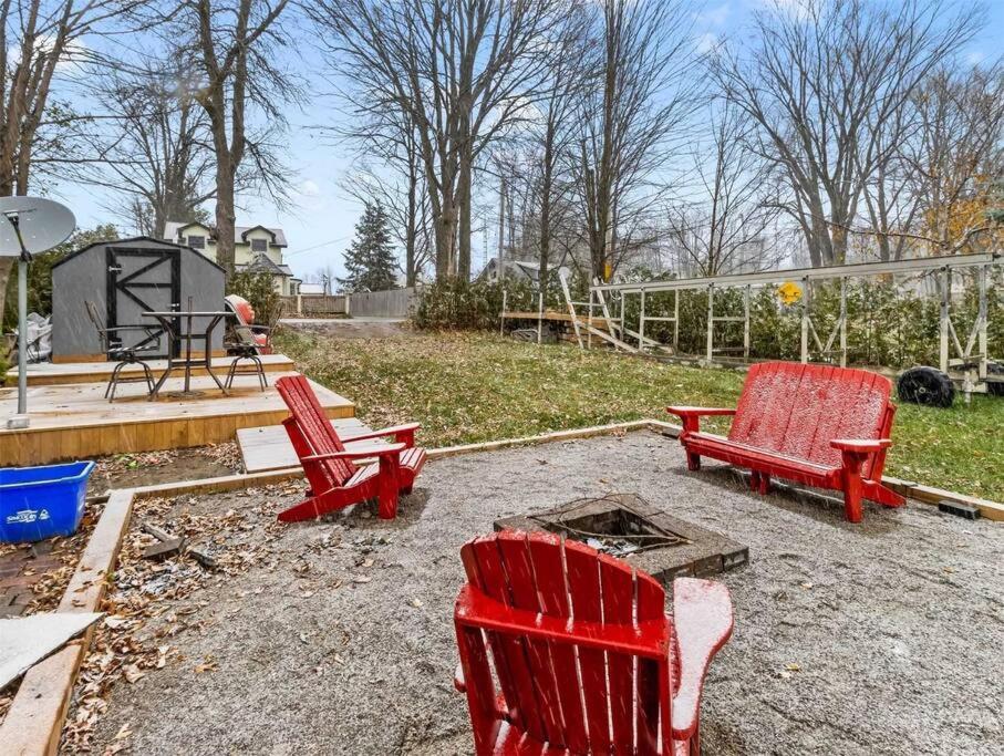 Swing Bridge Cottage on Lake Simcoe - Waterfront