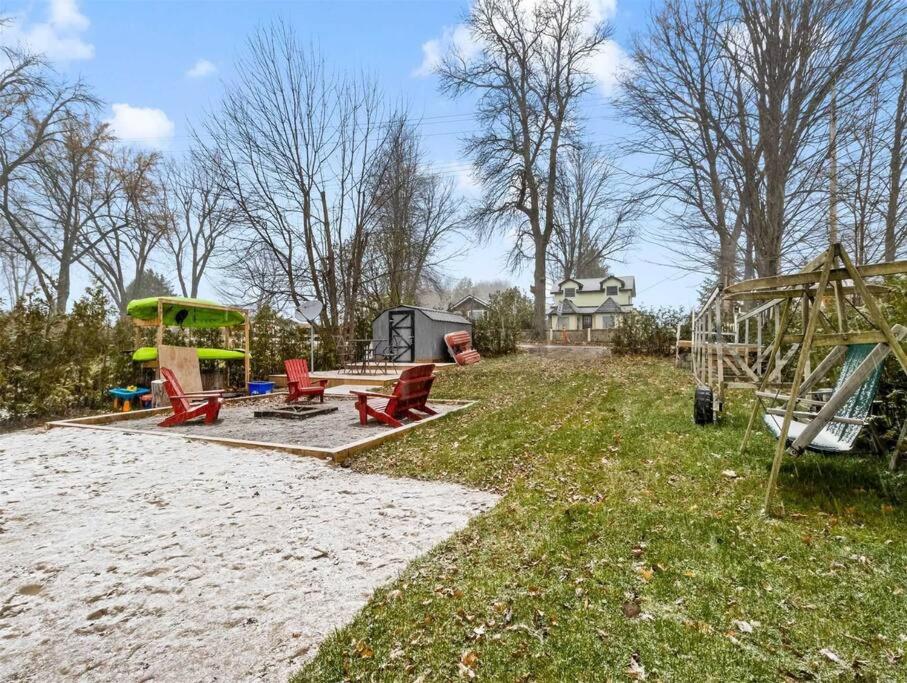 Swing Bridge Cottage on Lake Simcoe - Waterfront