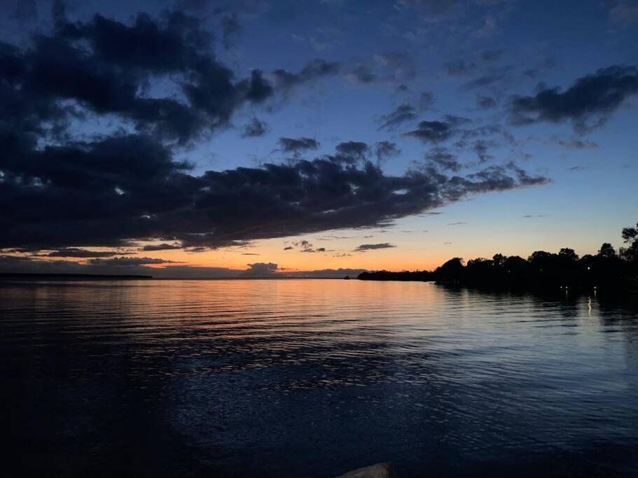 Swing Bridge Cottage on Lake Simcoe - Waterfront