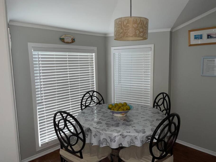 Swing Bridge Cottage on Lake Simcoe - Waterfront