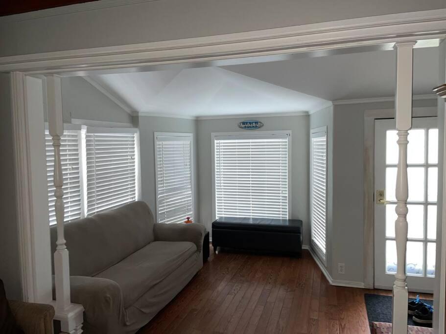Swing Bridge Cottage on Lake Simcoe - Waterfront