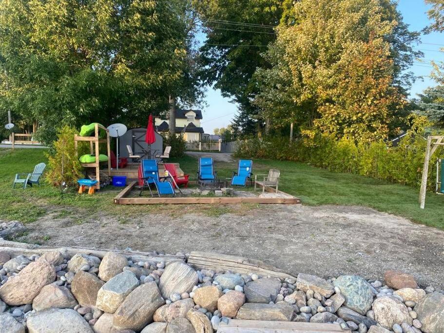 Swing Bridge Cottage on Lake Simcoe - Waterfront