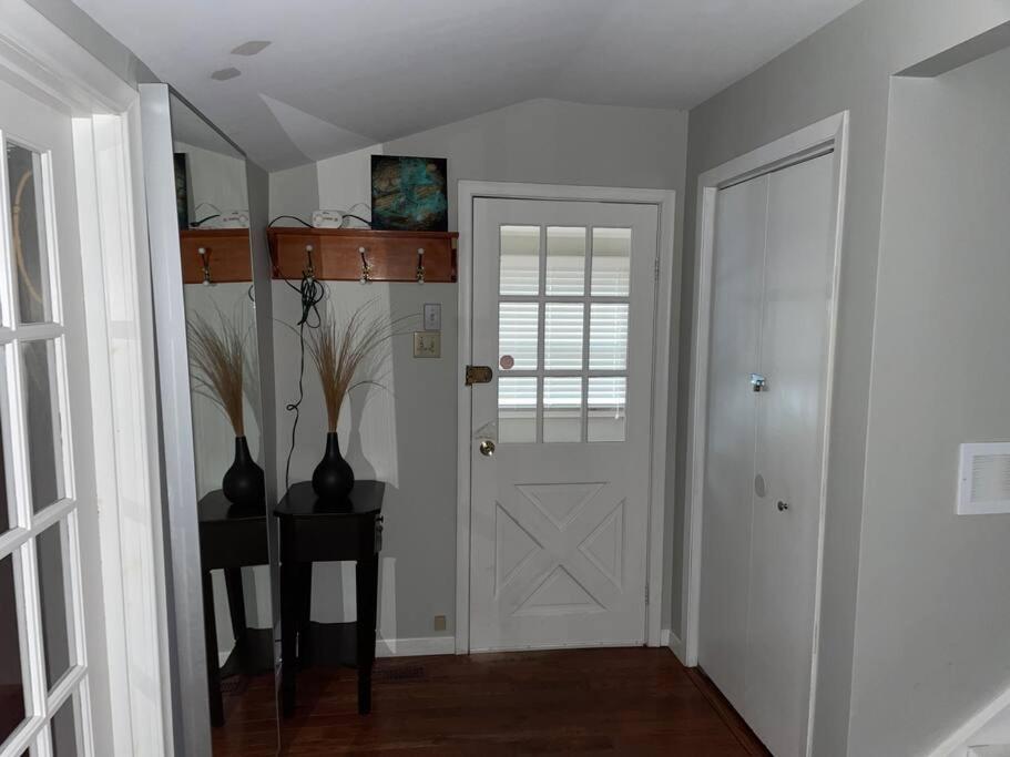 Swing Bridge Cottage on Lake Simcoe - Waterfront