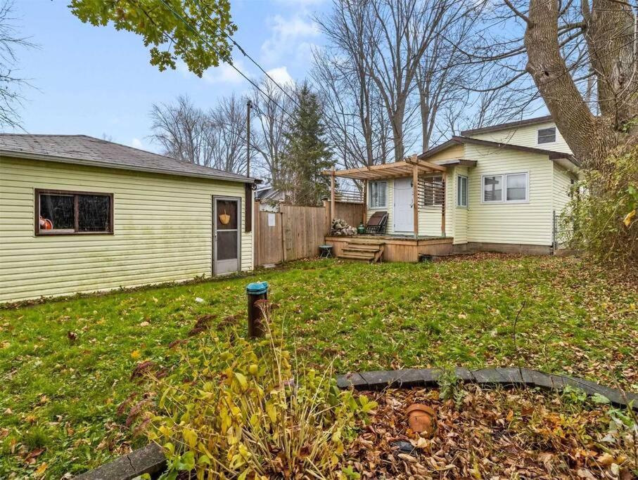 Swing Bridge Cottage on Lake Simcoe - Waterfront