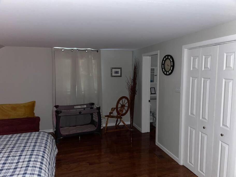 Swing Bridge Cottage on Lake Simcoe - Waterfront