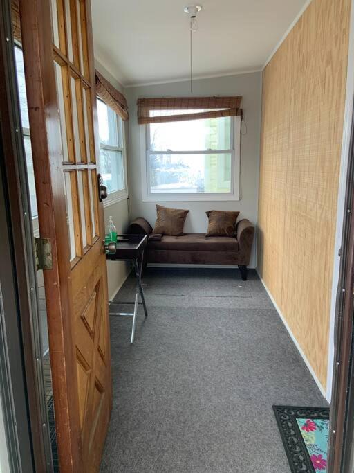 Swing Bridge Cottage on Lake Simcoe - Waterfront