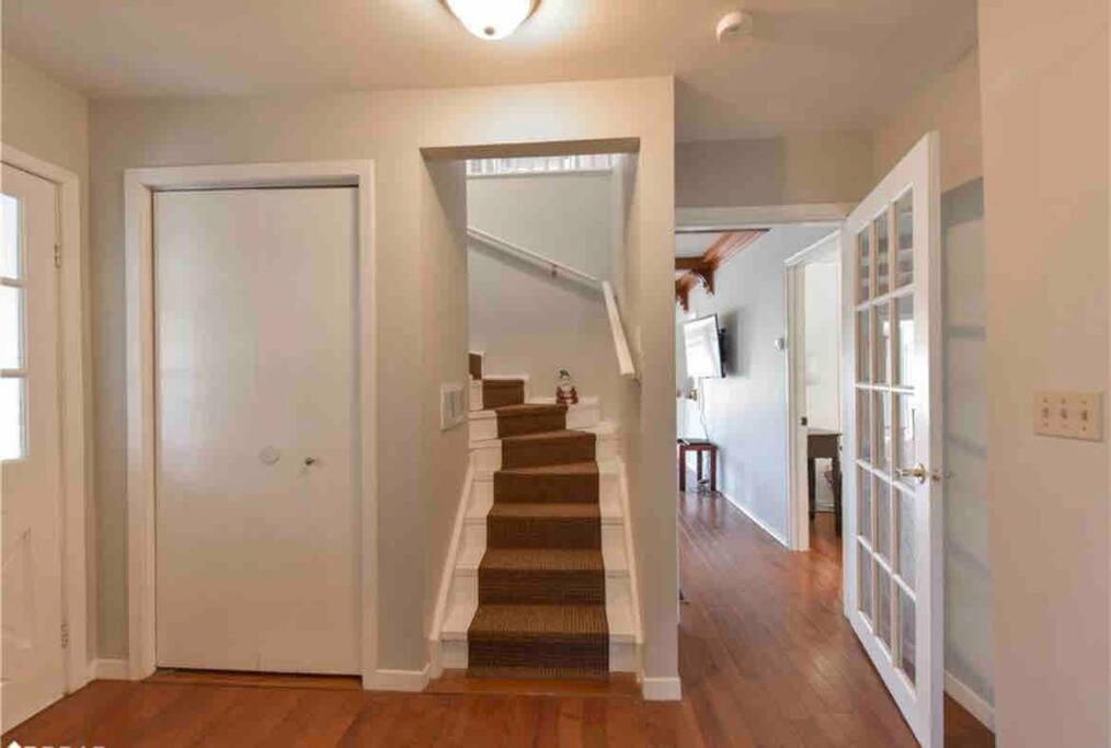 Swing Bridge Cottage on Lake Simcoe - Waterfront