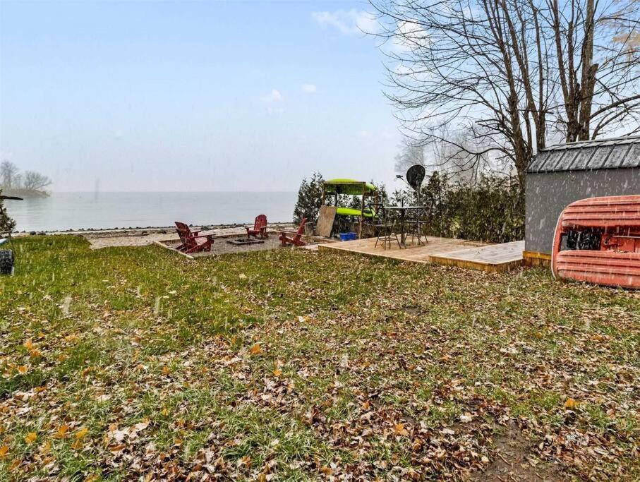 Swing Bridge Cottage on Lake Simcoe - Waterfront