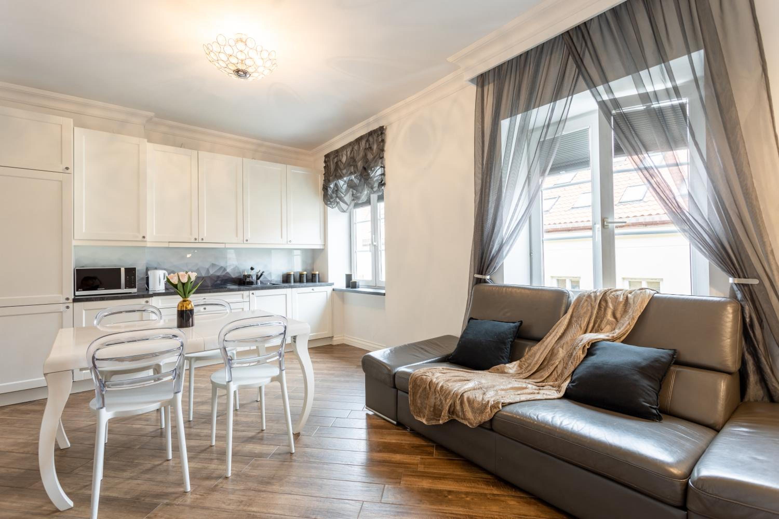 Golden Apartments Warsaw - Elegant Stay, Podwale Street