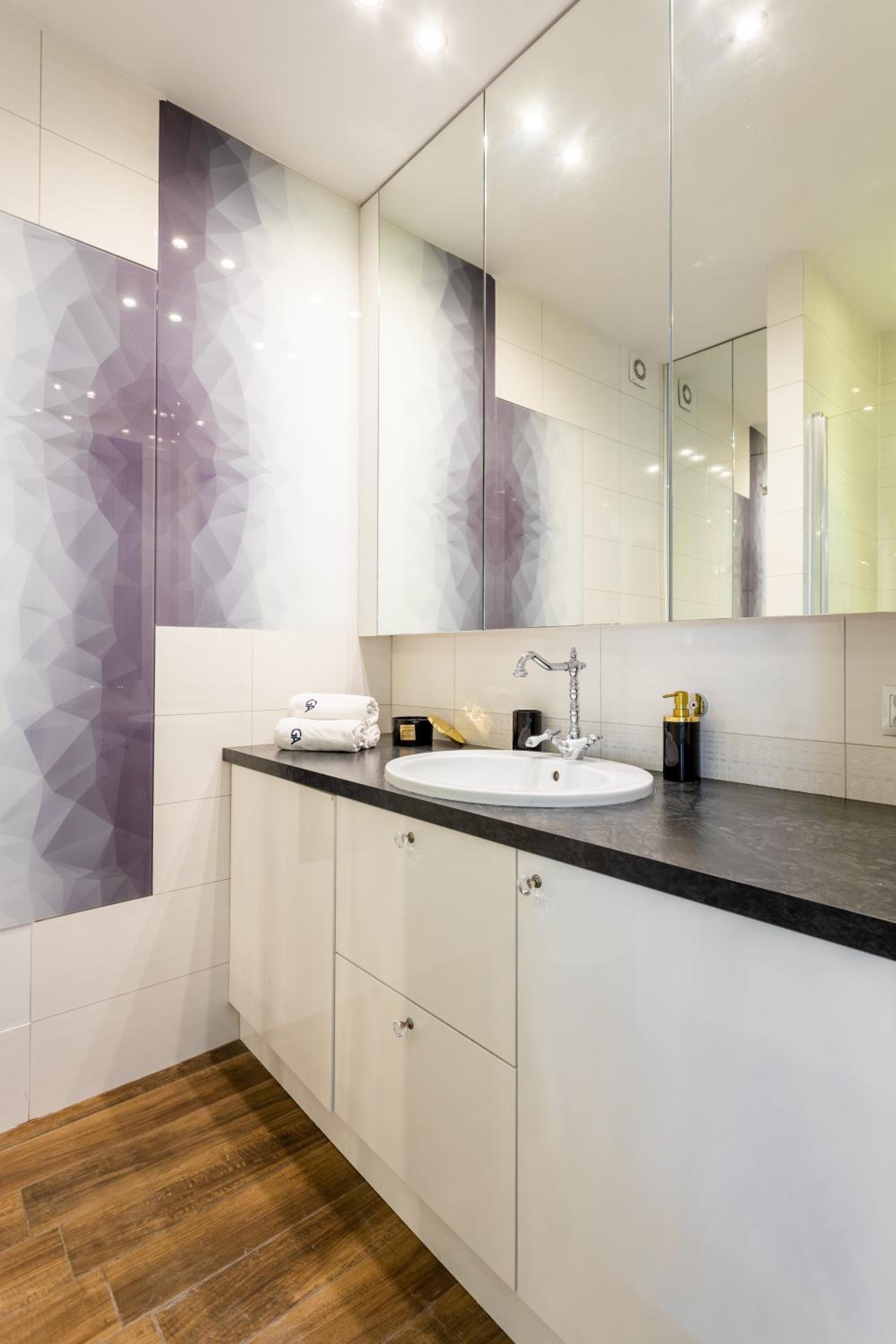 Golden Apartments Warsaw - Elegant Stay, Podwale Street