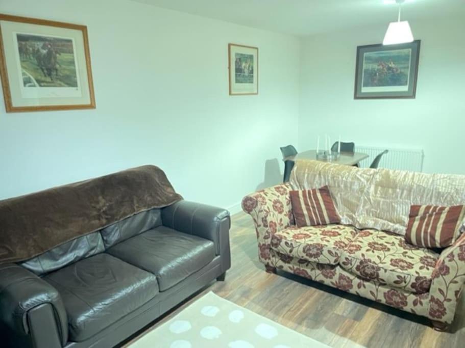 Immaculate house in Doncaster 2 view 4