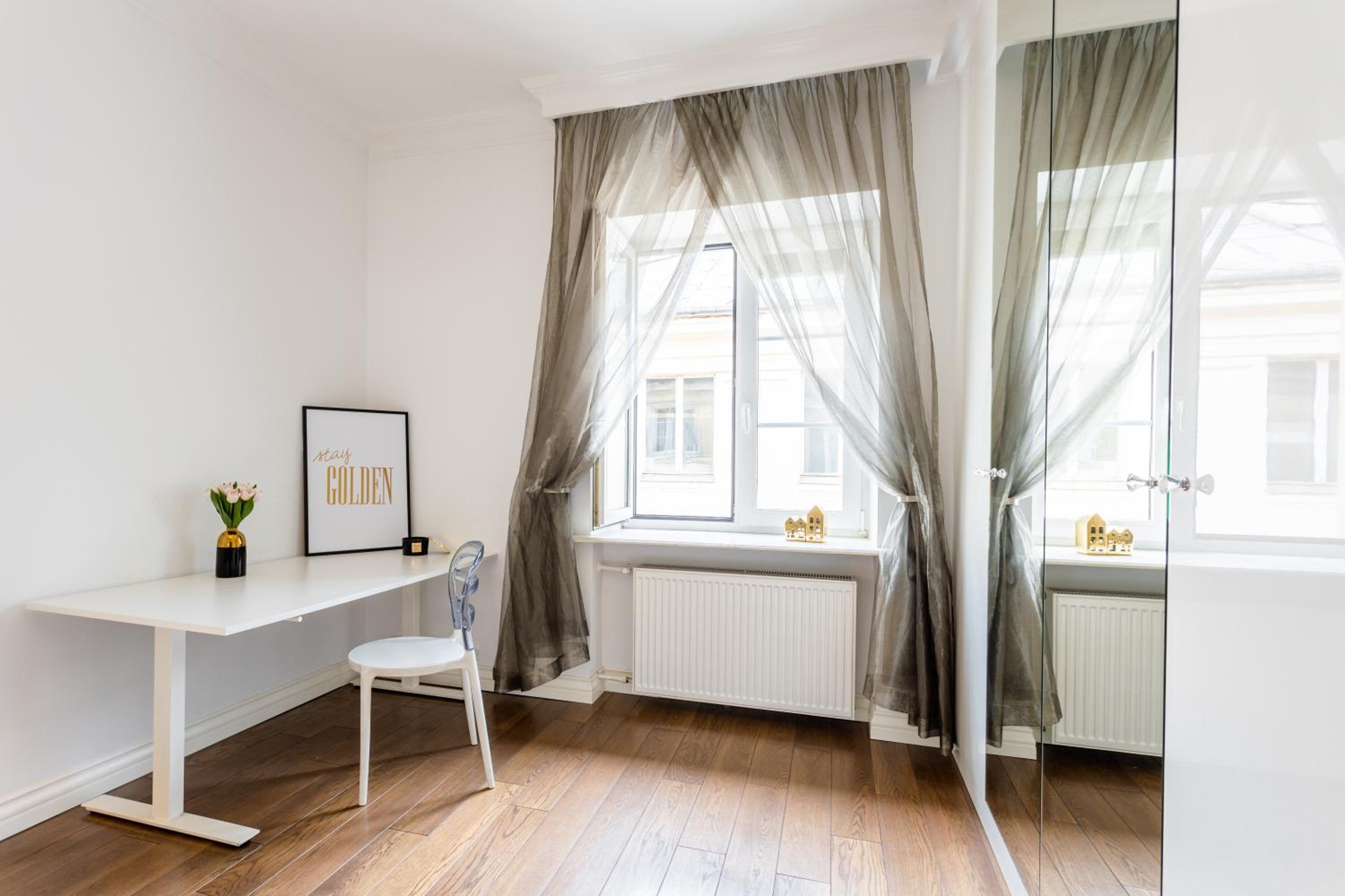 Golden Apartments Warsaw - Elegant Stay, Podwale Street