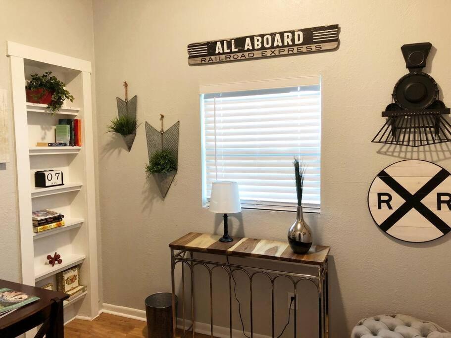 Downtown Dunedin! 2 bedroom 2 bath NO KIDS, NO PETS view 5
