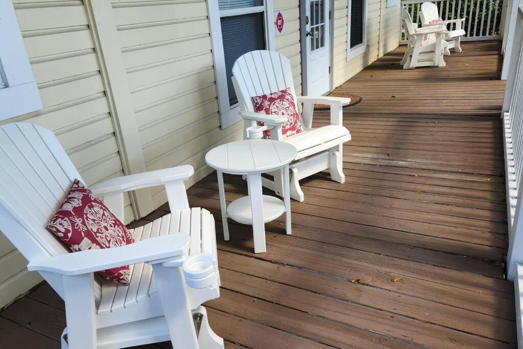 Overlooking Downtown Dunedin Two Bedroom apartment NO KIDS, NO PETS view 3