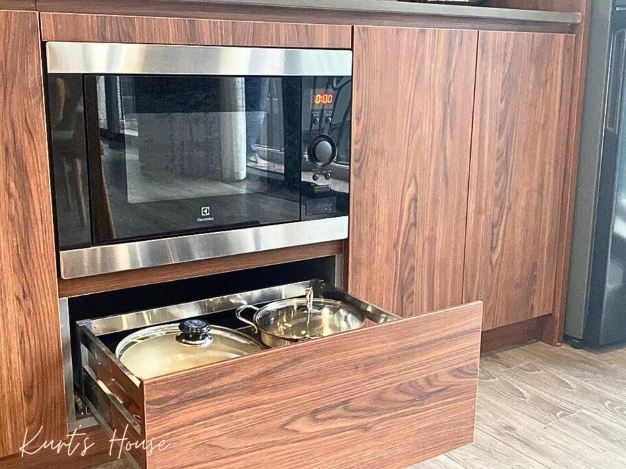 KURT'S HOUSE TÂY HỒ - 90m2 duplex apartment with cooking capacity