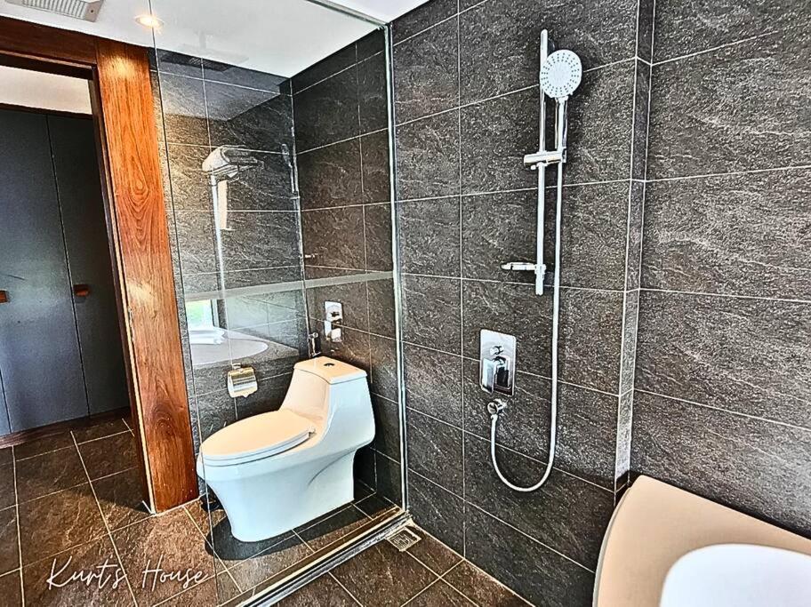 KURT'S HOUSE TÂY HỒ - 90m2 duplex apartment with cooking capacity