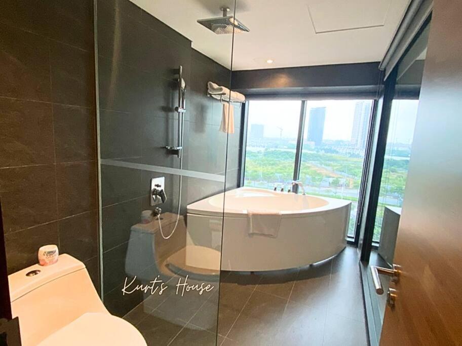 KURT'S HOUSE TÂY HỒ - 90m2 duplex apartment with cooking capacity