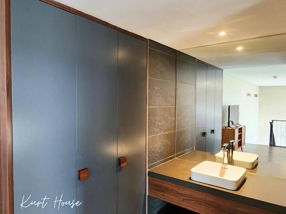 KURT'S HOUSE TÂY HỒ - 90m2 duplex apartment with cooking capacity