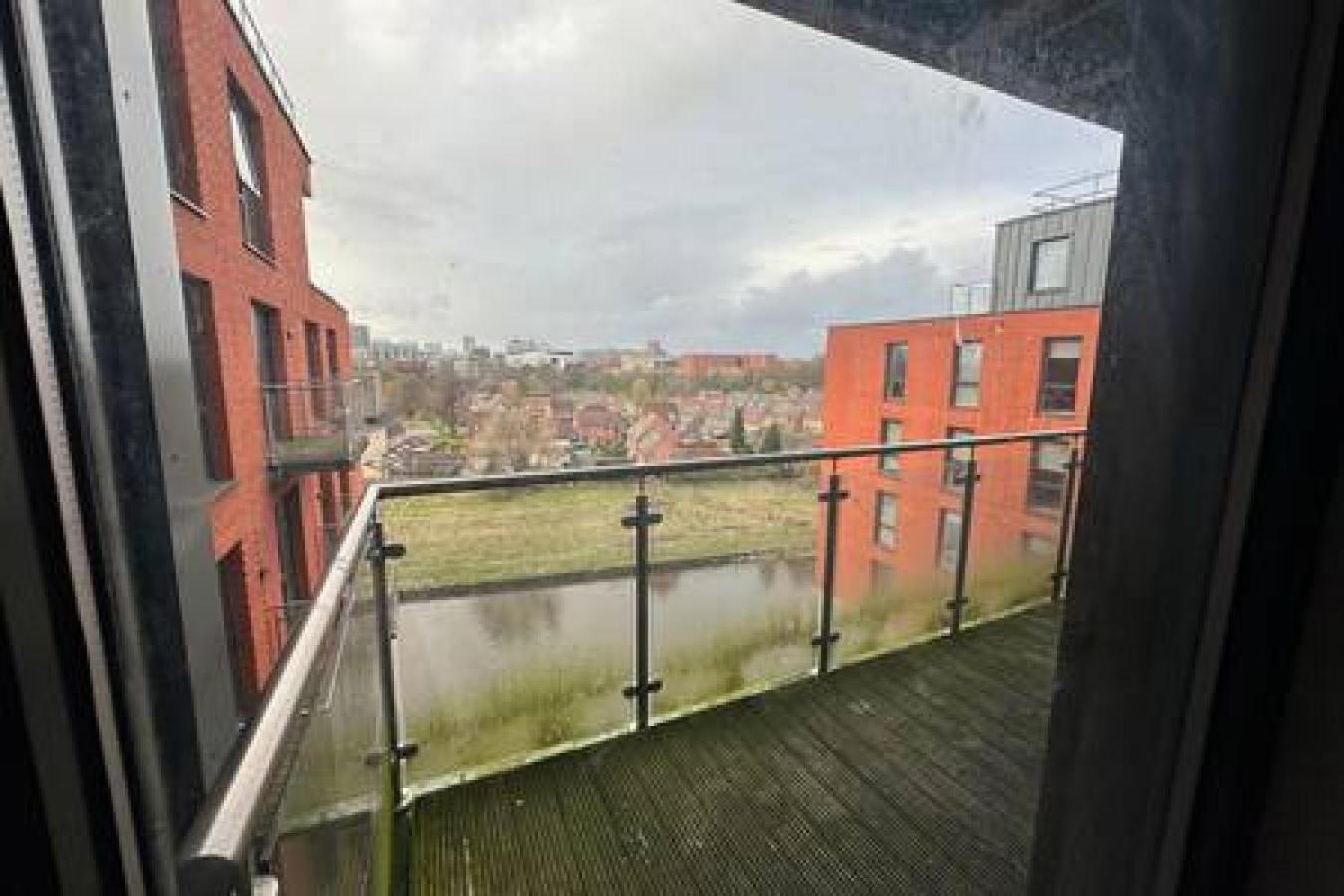 Large Central 2 Bed Apt with Balcony and Sofa Bed Sleeps 6