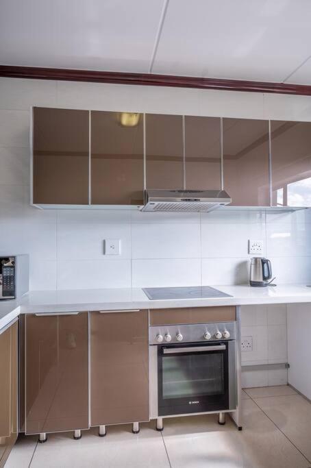 Luxurious 3 bed in Fourways view 4