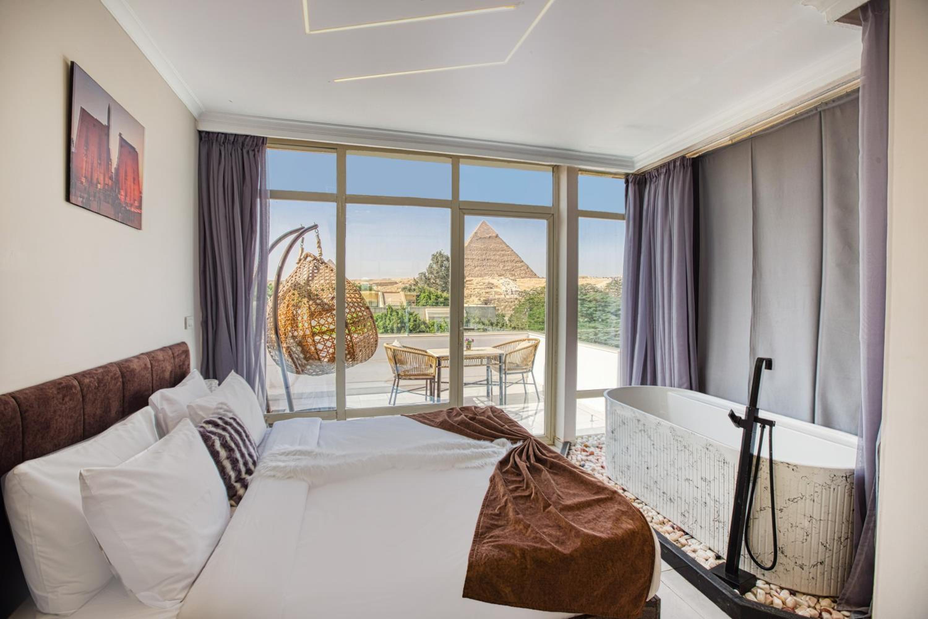 Tree Lounge Pyramids View INN , Sphinx Giza