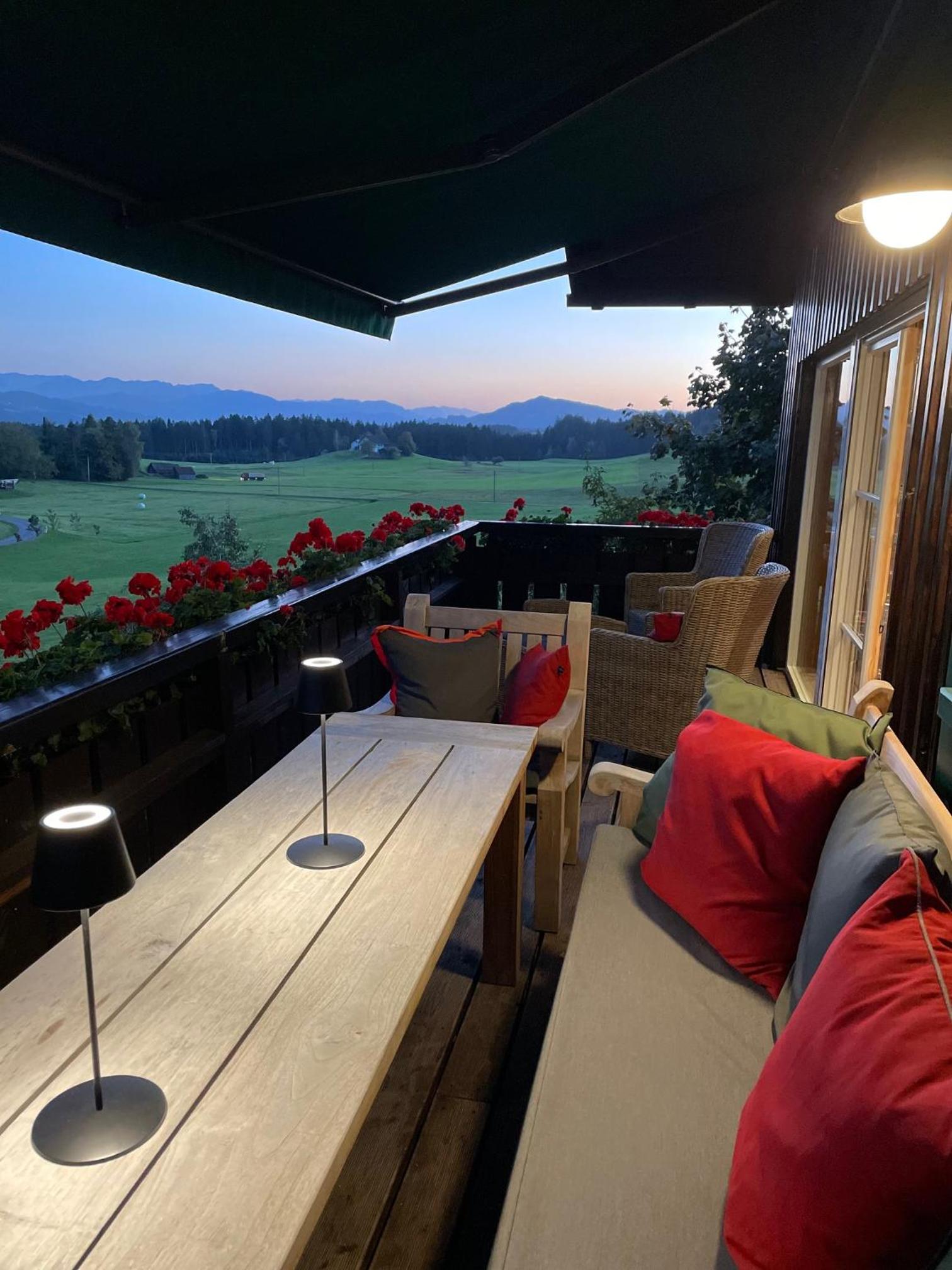 Stilvolles Ferienhaus Chalet 1750 im Allgäu - 200qm - beste Ausstattung - traumhafter Blick - bis 8 Personen view 5