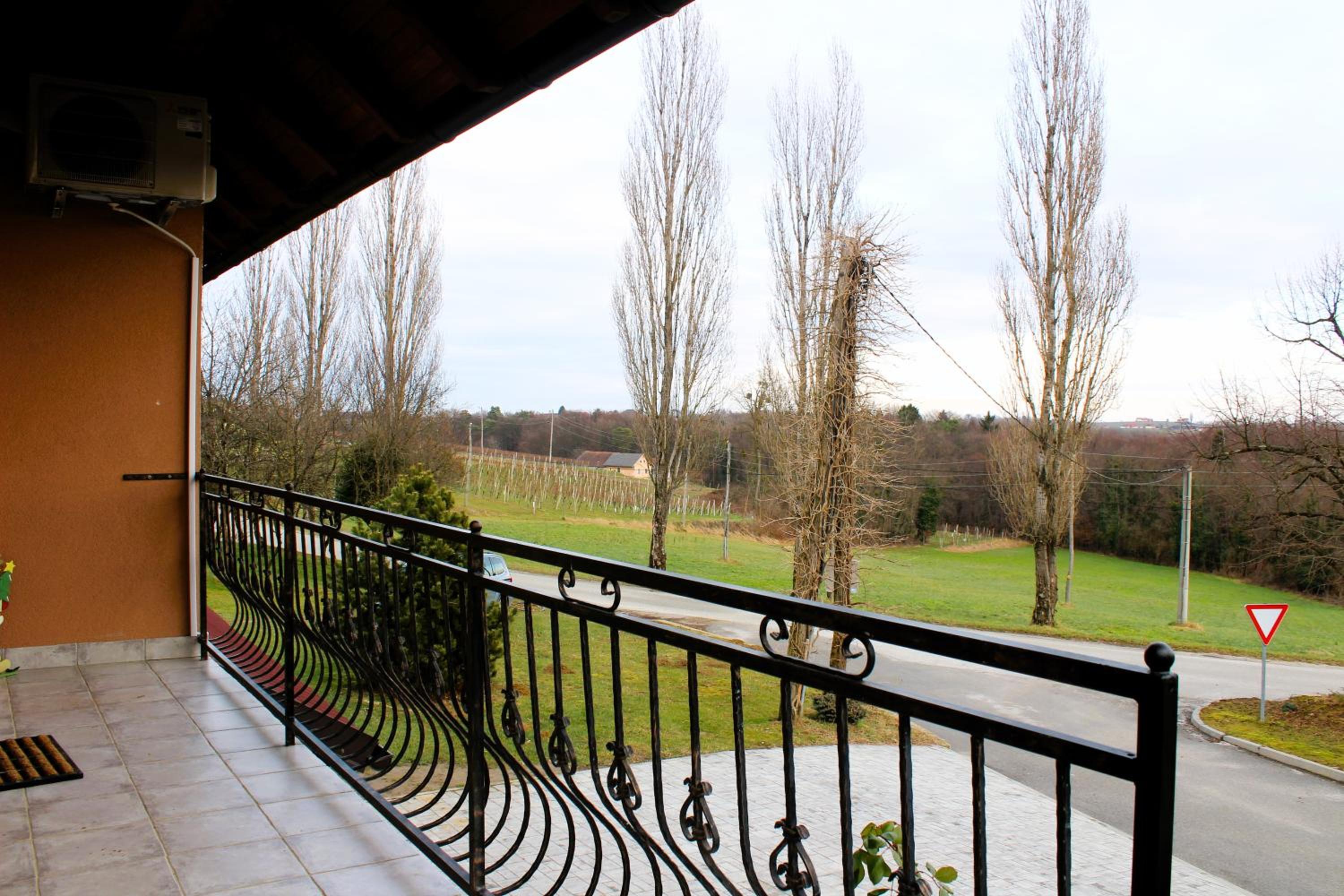 POČITNIŠKA HIŠA SONČNI VRH view 5