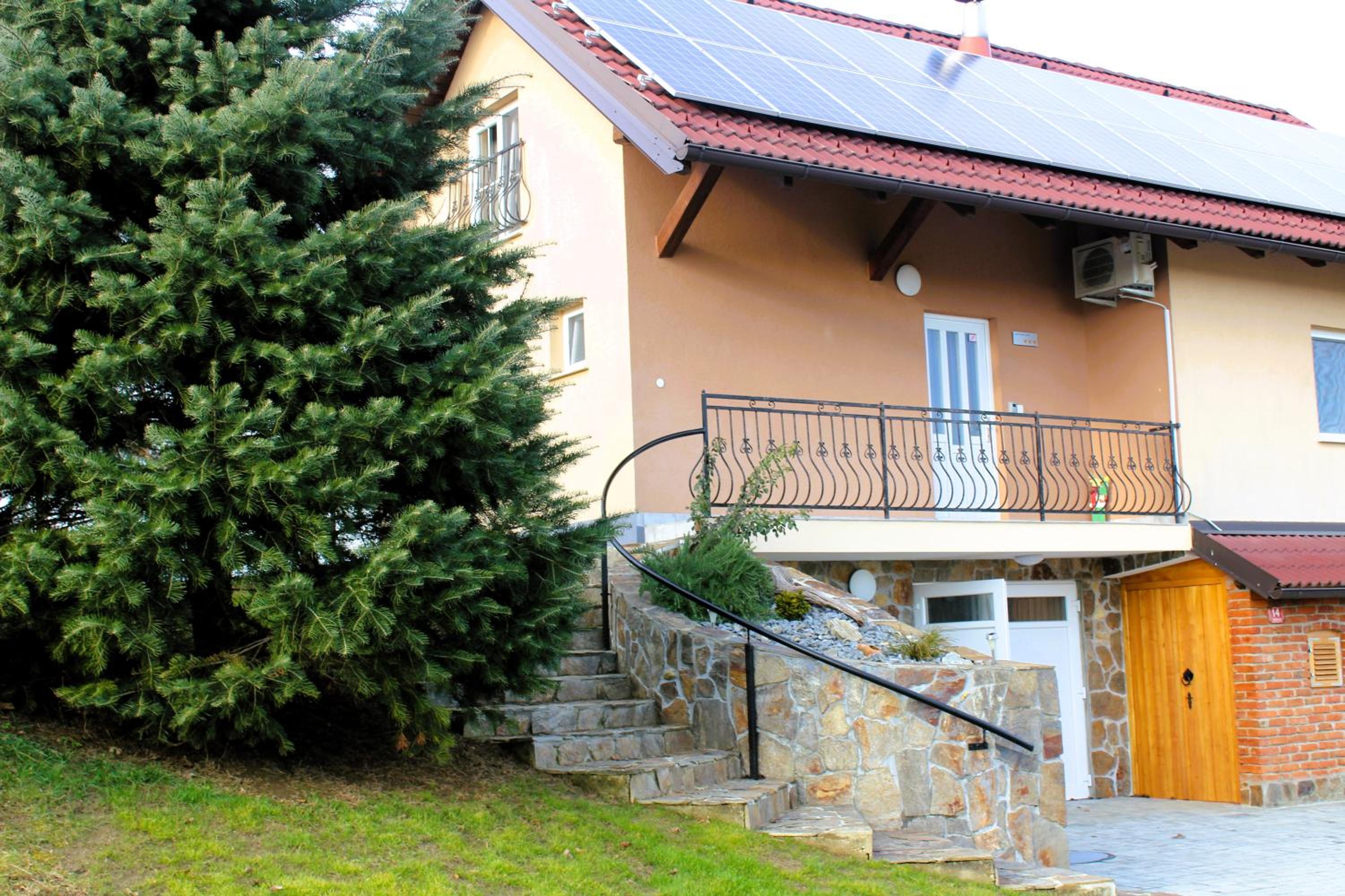 POČITNIŠKA HIŠA SONČNI VRH view 2
