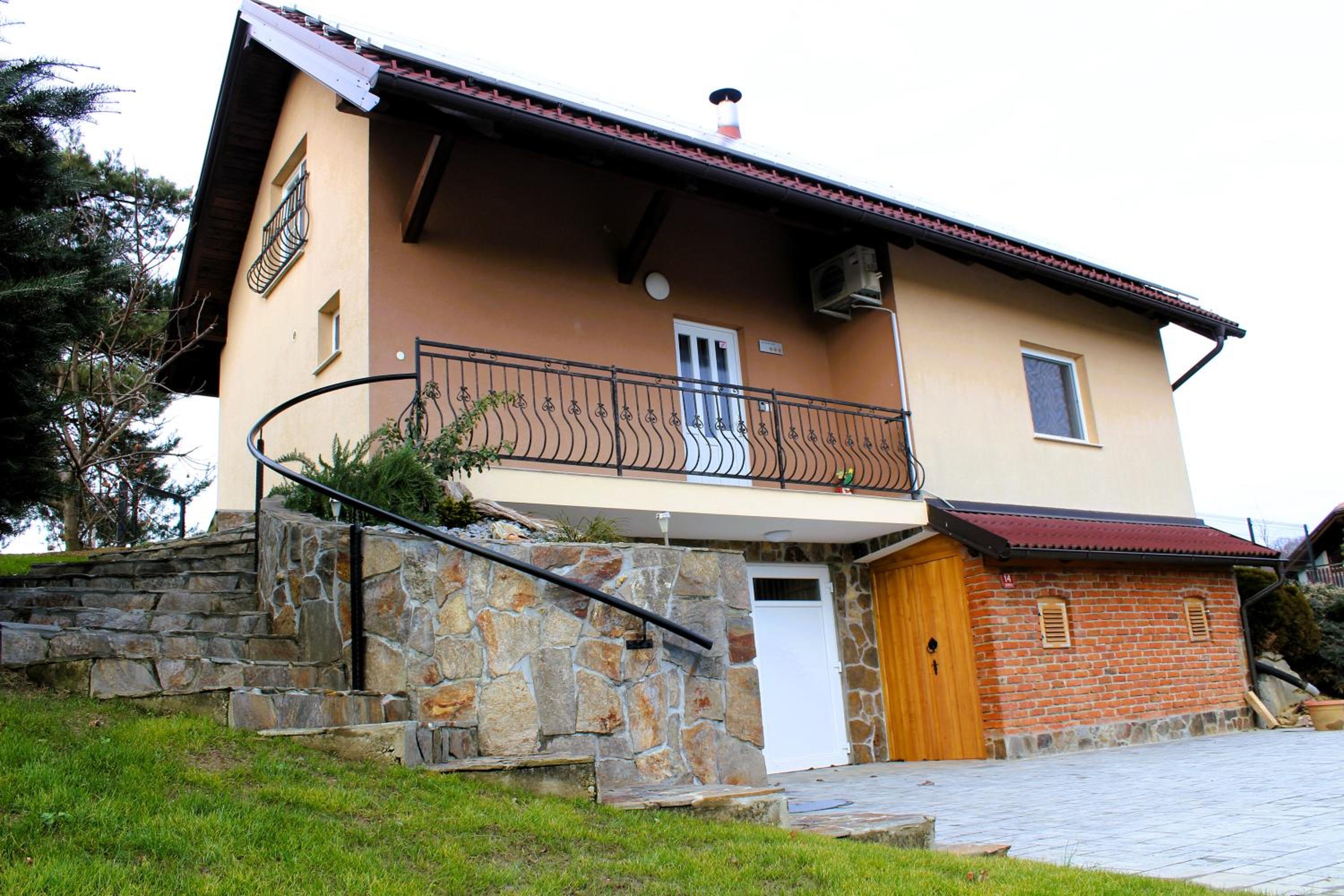 POČITNIŠKA HIŠA SONČNI VRH view 3