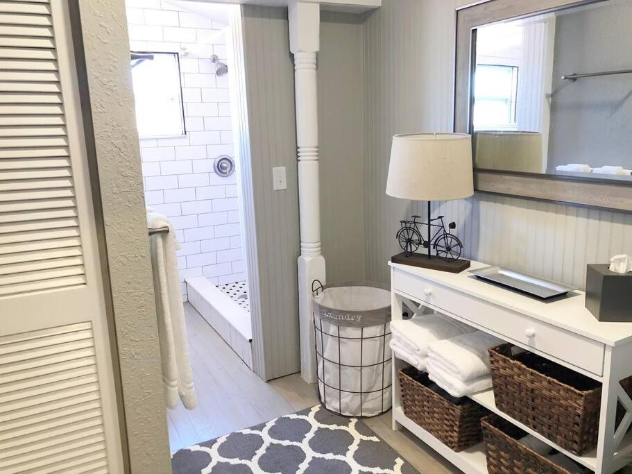 Cozy Apartment Overlooking Downtown and Park NO KIDS, NO PETS view 3