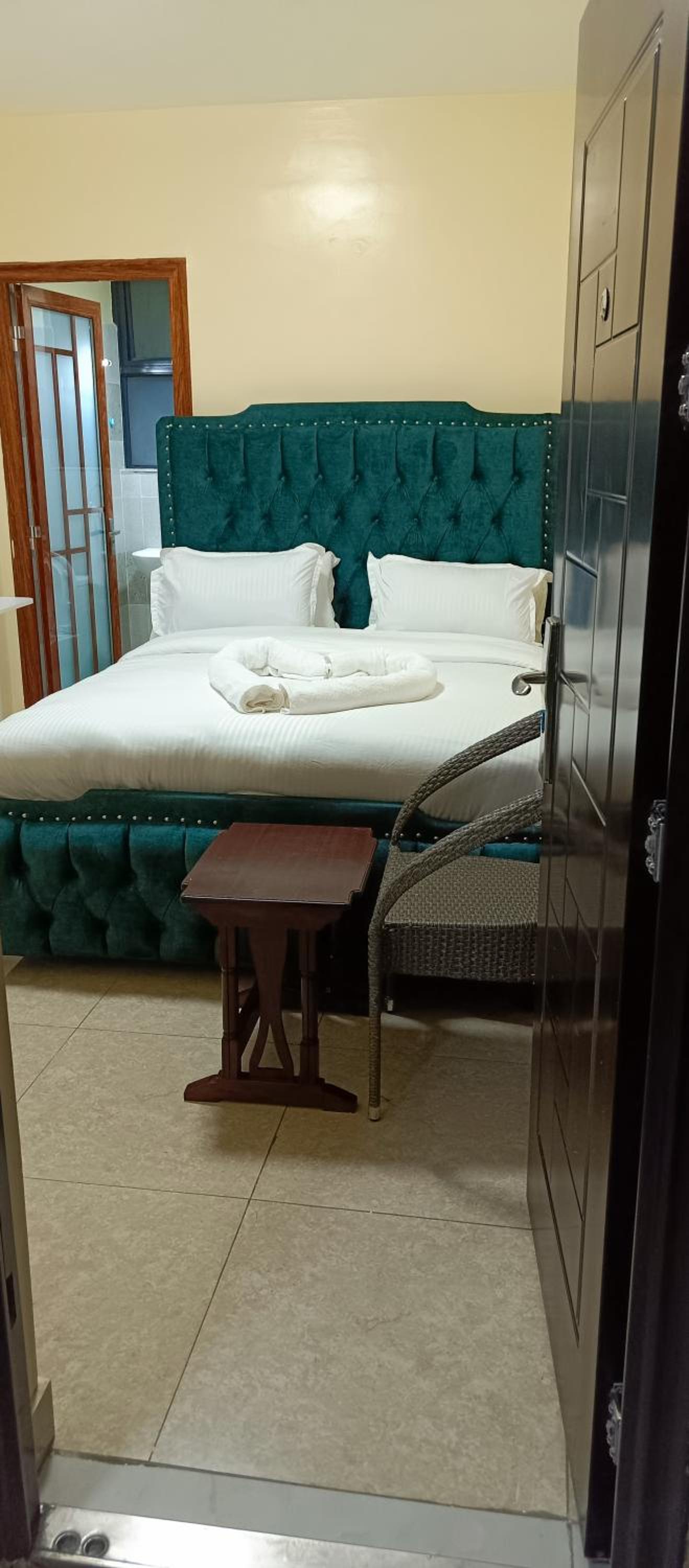 Luxurious small studio Kaisa gardens kileleshwa view 4